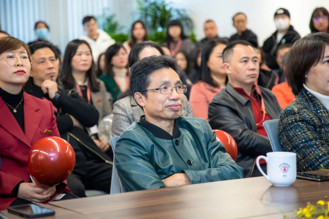 我們25周歲啦！“更好的鴻揚(yáng)，更好的自己” 主題晨會(huì)圓滿舉辦
