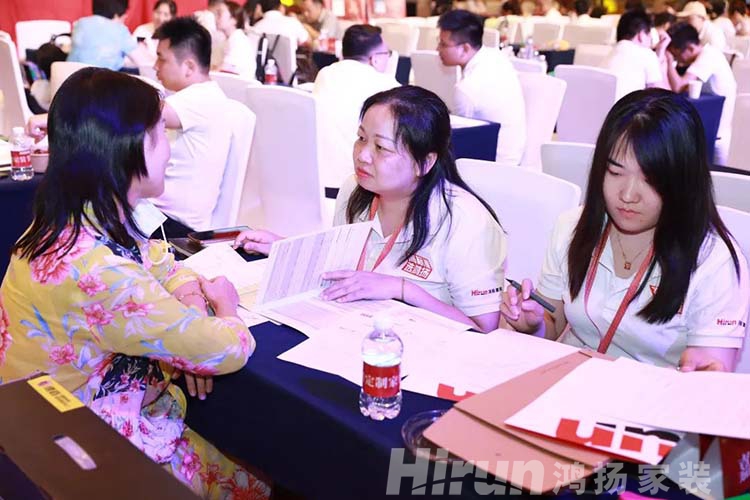 為中國定制家裝“起而行”，長沙裝修設(shè)計公司鴻揚定制產(chǎn)品全國首發(fā)！