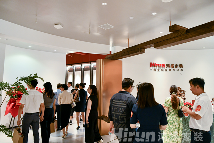 驚喜預(yù)告！又兩城將新張，鴻揚定制家裝逆市飛揚