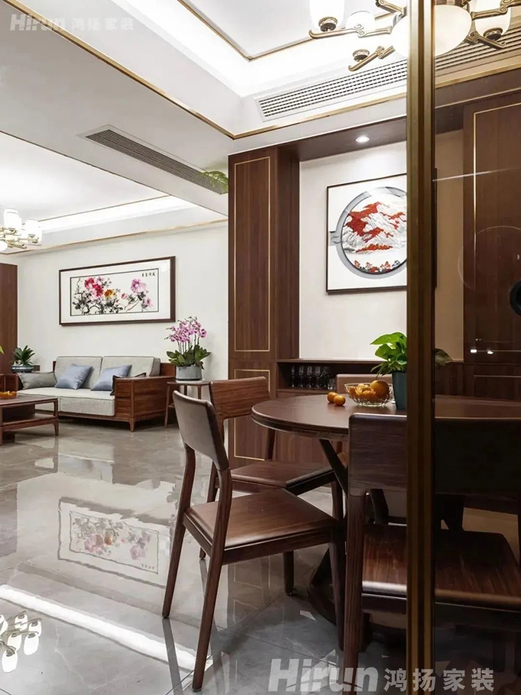 130㎡新中式家裝設(shè)計(jì)，客餐廳儒雅有禪意，隔墻裝出獨(dú)立小玄關(guān)，效果好極了！
