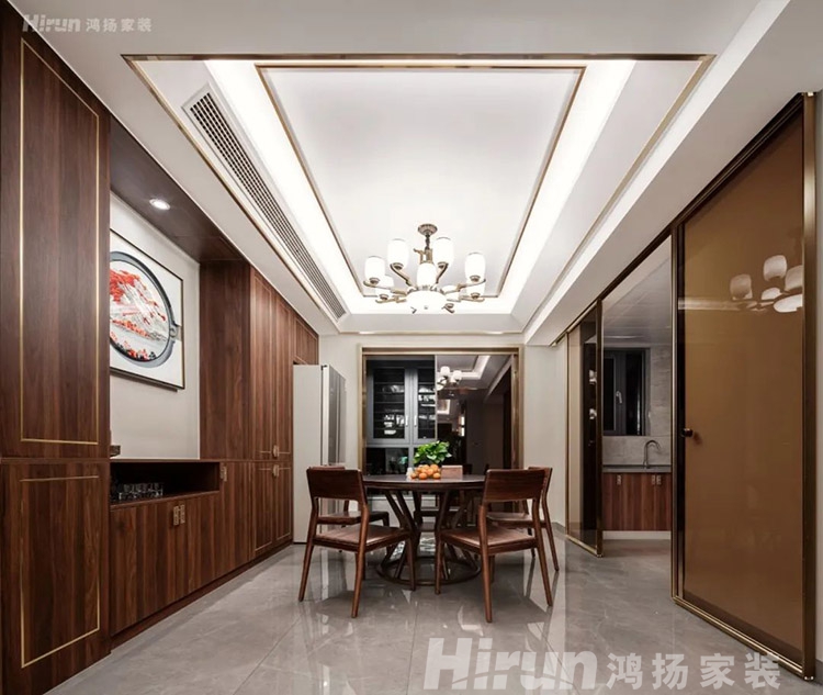 130㎡新中式家裝設(shè)計(jì)，客餐廳儒雅有禪意，隔墻裝出獨(dú)立小玄關(guān)，效果好極了！