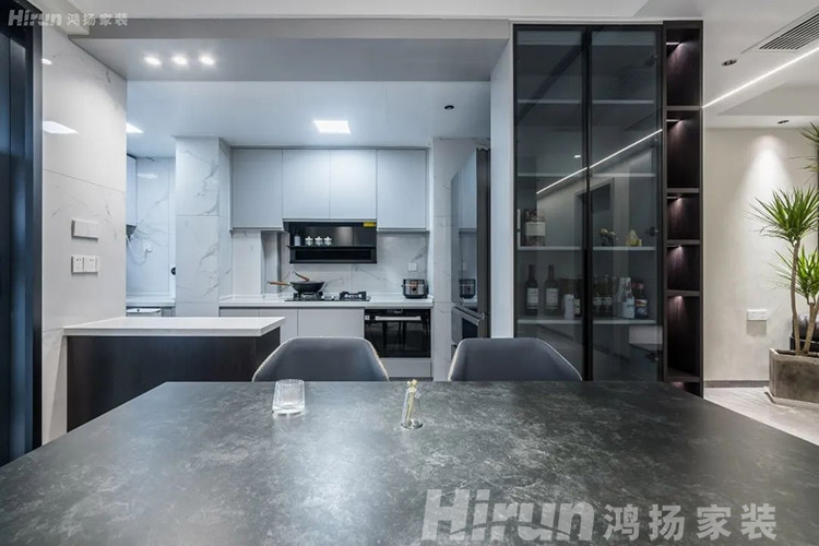130㎡雅致灰調(diào)裝修，專屬定制+收納翻倍，是品質(zhì)兼具實(shí)用的精致家！