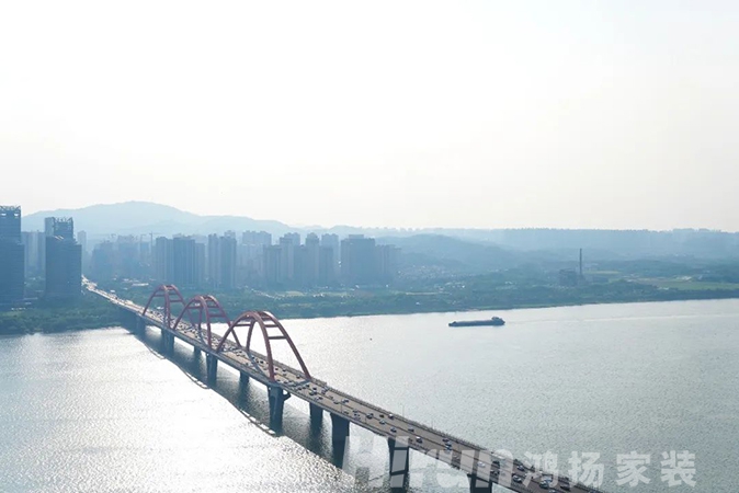 220㎡輕奢大宅，在超大弧形陽臺欣賞270度江景的品質(zhì)生活